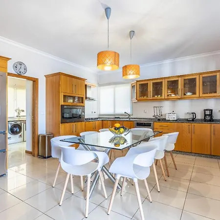 וילה Luxury With Private Heated Pool, Garden And Views Of The Sea And Mountains. *