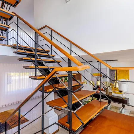 וילה Luxury With Private Heated Pool, Garden And Views Of The Sea And Mountains. *