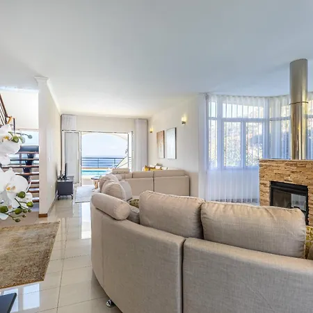 וילה Luxury With Private Heated Pool, Garden And Views Of The Sea And Mountains.