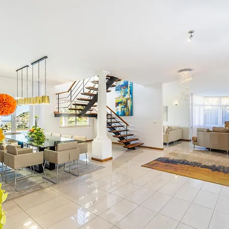 וילה Luxury With Private Heated Pool, Garden And Views Of The Sea And Mountains. ארקו דה קלחטה