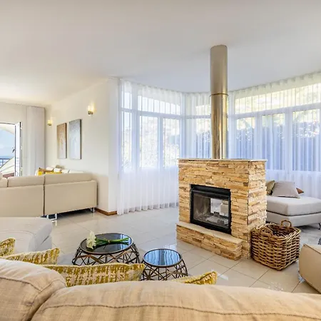 וילה Luxury With Private Heated Pool, Garden And Views Of The Sea And Mountains.