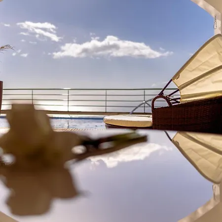 Luxury With Private Heated Pool, Garden And Views Of The Sea And Mountains. וילה *