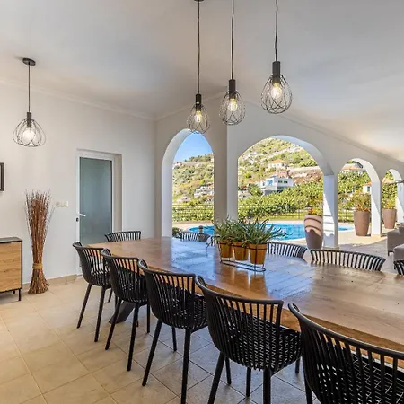 Luxury With Private Heated Pool, Garden And Views Of The Sea And Mountains. וילה ארקו דה קלחטה