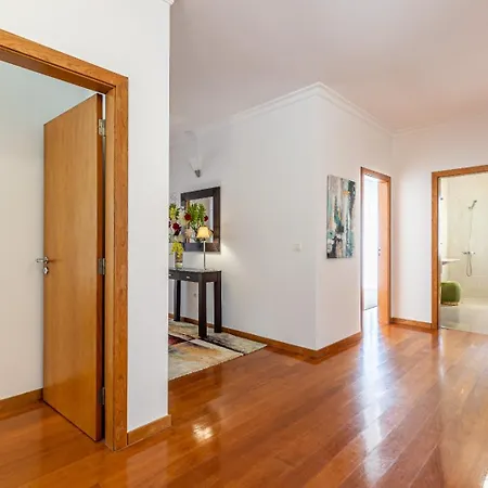 וילה Luxury With Private Heated Pool, Garden And Views Of The Sea And Mountains.