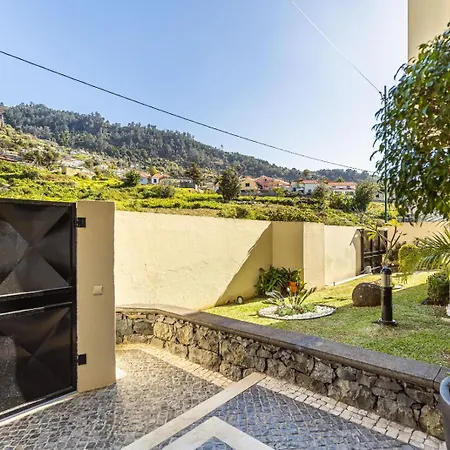 Luxury With Private Heated Pool, Garden And Views Of The Sea And Mountains. וילה