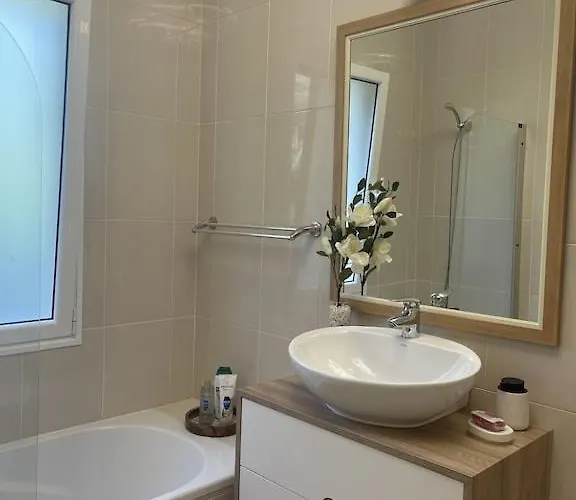 Luxury With Private Heated Pool, Garden And Views Of The Sea And Mountains. Arco da Calheta (Madeira)