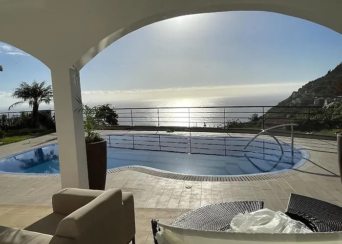 Villa Luxury With Private Heated Pool, Garden And Views Of The Sea And Mountains. Arco da Calheta (Madeira)