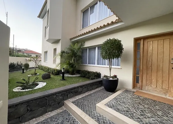 Luxury With Private Heated Pool, Garden And Views Of The Sea And Mountains. Villa