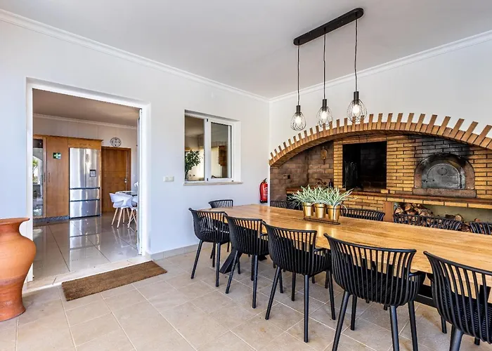 Luxury With Private Heated Pool, Garden And Views Of The Sea And Mountains. Villa *