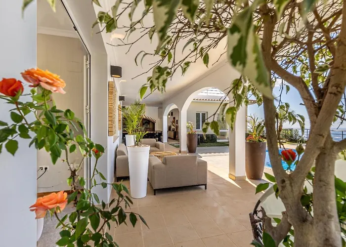 Luxury With Private Heated Pool, Garden And Views Of The Sea And Mountains. * Arco da Calheta (Madeira)