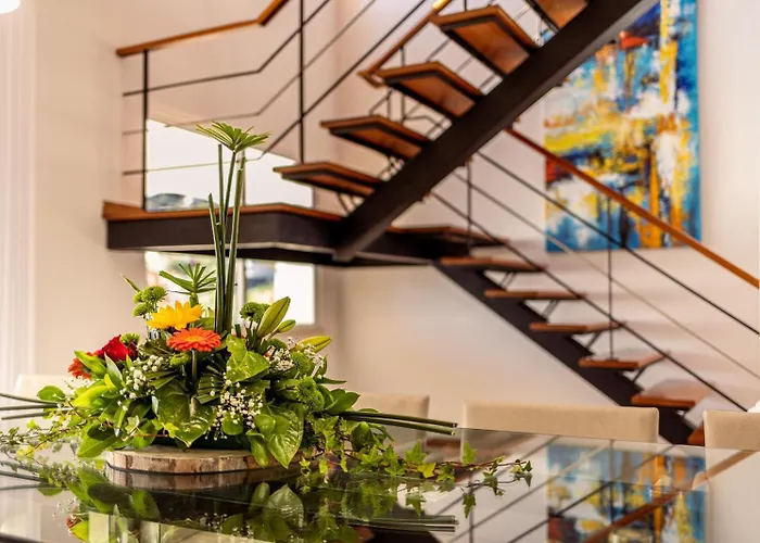 Luxury With Private Heated Pool, Garden And Views Of The Sea And Mountains. Villa *