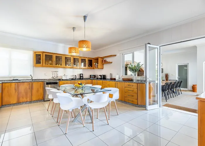 Luxury With Private Heated Pool, Garden And Views Of The Sea And Mountains. Villa *