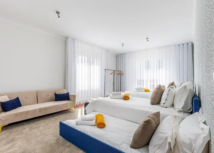 Luxury With Private Heated Pool, Garden And Views Of The Sea And Mountains. *