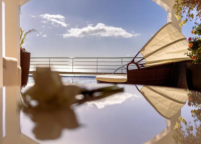 Luxury With Private Heated Pool, Garden And Views Of The Sea And Mountains. Villa *