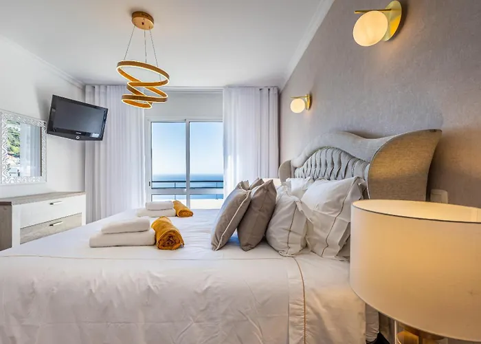 Luxury With Private Heated Pool, Garden And Views Of The Sea And Mountains. Arco da Calheta (Madeira)