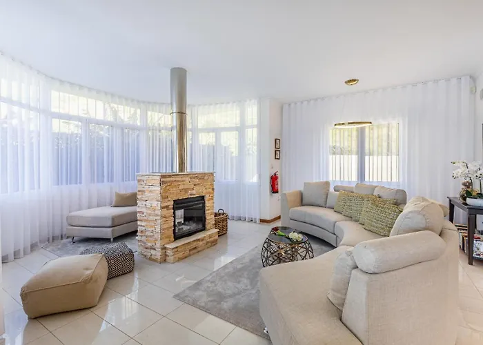 Luxury With Private Heated Pool, Garden And Views Of The Sea And Mountains. Arco da Calheta (Madeira)