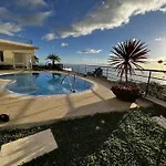 Luxury With Private Heated Pool, Garden And Views Of The Sea And Mountains.