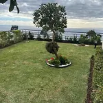 Luxury With Private Heated Pool, Garden And Views Of The Sea And Mountains.