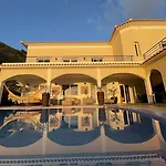 Luxury With Private Heated Pool, Garden And Views Of The Sea And Mountains. *
