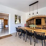 Luxury With Private Heated Pool, Garden And Views Of The Sea And Mountains. Villa *