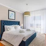 Luxury With Private Heated Pool, Garden And Views Of The Sea And Mountains. Villa