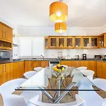 Luxury With Private Heated Pool, Garden And Views Of The Sea And Mountains. Villa Arco da Calheta (Madeira)