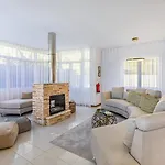 Luxury With Private Heated Pool, Garden And Views Of The Sea And Mountains. Arco da Calheta (Madeira)