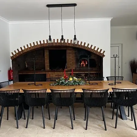 Luxury With Private Heated Pool, Garden And Views Of The Sea And Mountains.