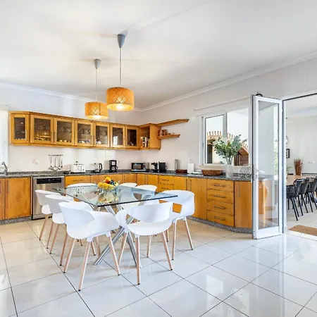 Luxury With Private Heated Pool, Garden And Views Of The Sea And Mountains. Villa *