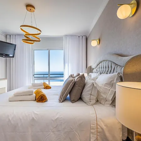 Luxury With Private Heated Pool, Garden And Views Of The Sea And Mountains. Arco da Calheta (Madeira)