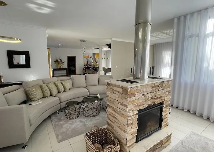 Luxury With Private Heated Pool, Garden And Views Of The Sea And Mountains. Villa *