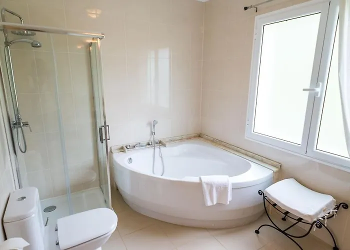 Villa Luxury With Private Heated Pool, Garden And Views Of The Sea And Mountains. Arco da Calheta