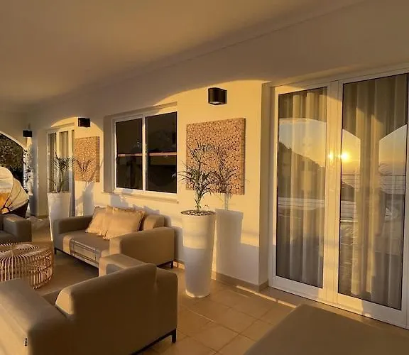 Villa Luxury With Private Heated Pool, Garden And Views Of The Sea And Mountains.