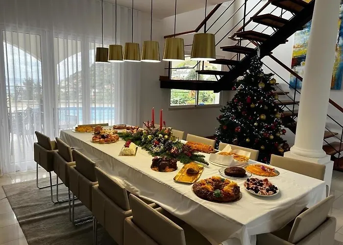 Luxury With Private Heated Pool, Garden And Views Of The Sea And Mountains. Villa Arco da Calheta