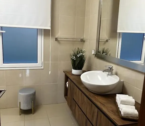 Luxury With Private Heated Pool, Garden And Views Of The Sea And Mountains. Villa Arco da Calheta