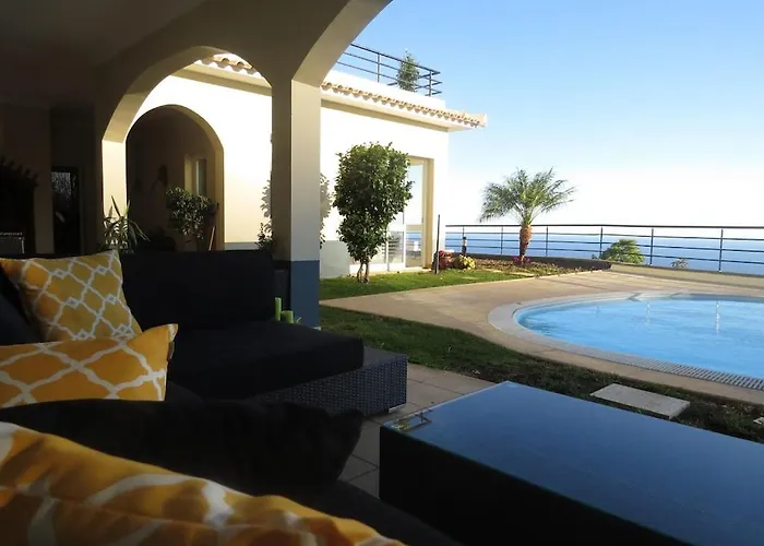 Villa Luxury With Private Heated Pool, Garden And Views Of The Sea And Mountains. *