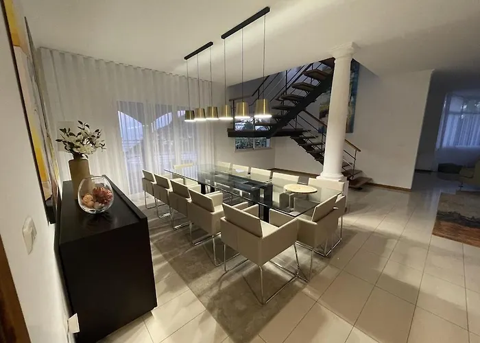 Luxury With Private Heated Pool, Garden And Views Of The Sea And Mountains.