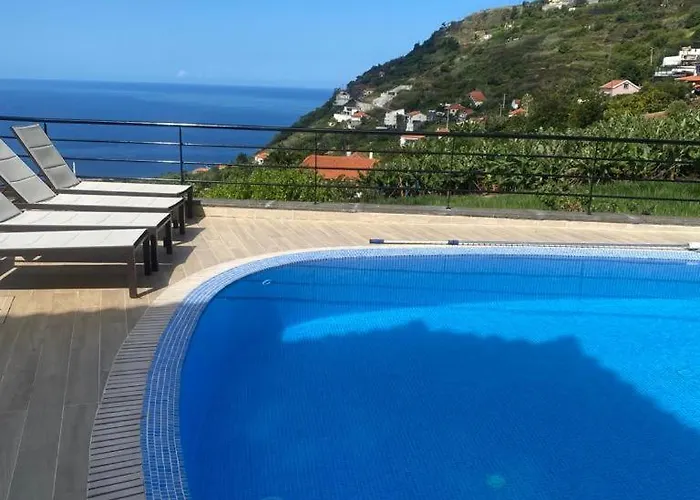 Villa Luxury With Private Heated Pool, Garden And Views Of The Sea And Mountains.