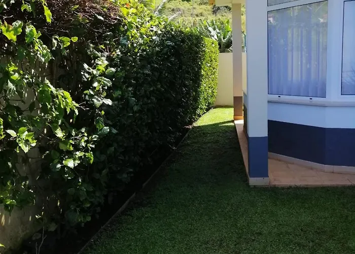 Villa Luxury With Private Heated Pool, Garden And Views Of The Sea And Mountains.