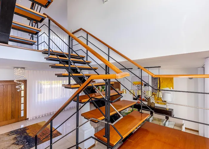 Villa Luxury With Private Heated Pool, Garden And Views Of The Sea And Mountains. *