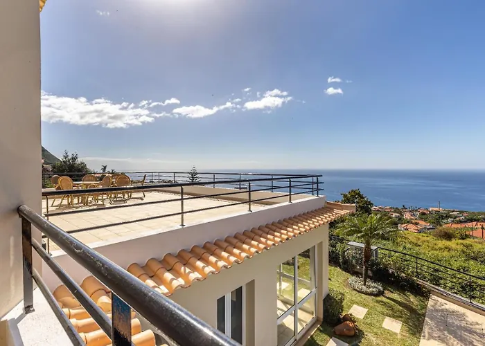 Luxury With Private Heated Pool, Garden And Views Of The Sea And Mountains. Villa *