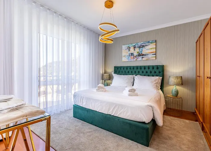 Luxury With Private Heated Pool, Garden And Views Of The Sea And Mountains. Arco da Calheta (Madeira)