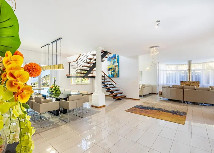 Villa Luxury With Private Heated Pool, Garden And Views Of The Sea And Mountains. Arco da Calheta