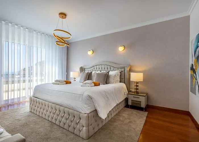 Luxury With Private Heated Pool, Garden And Views Of The Sea And Mountains. Villa Arco da Calheta