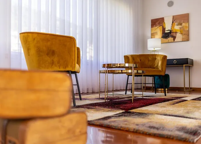 Luxury With Private Heated Pool, Garden And Views Of The Sea And Mountains. Villa *