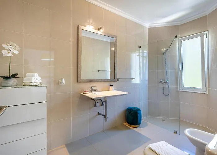 Luxury With Private Heated Pool, Garden And Views Of The Sea And Mountains. Villa *