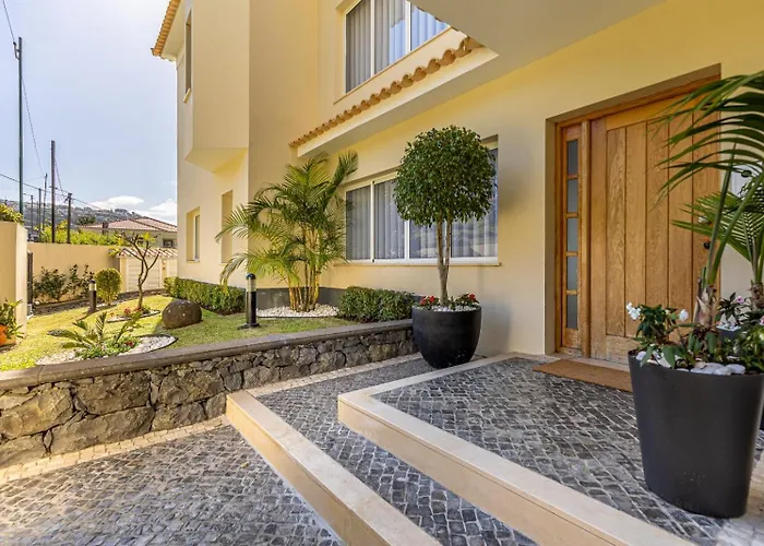 Luxury With Private Heated Pool, Garden And Views Of The Sea And Mountains. *