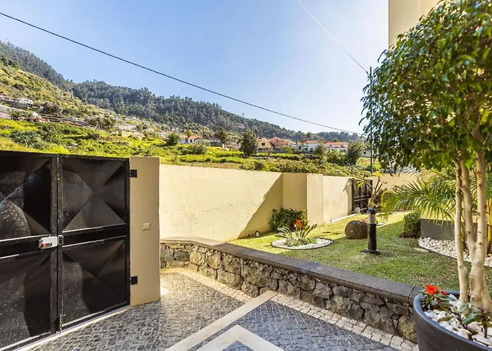 Luxury With Private Heated Pool, Garden And Views Of The Sea And Mountains. Villa