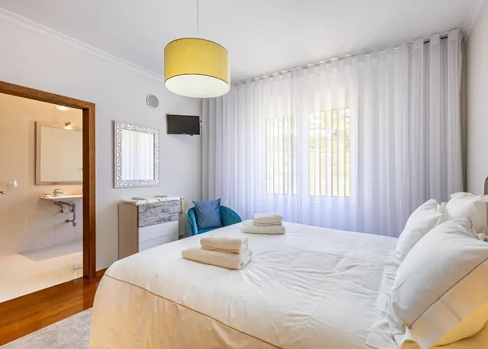 Luxury With Private Heated Pool, Garden And Views Of The Sea And Mountains. Villa Arco da Calheta (Madeira)